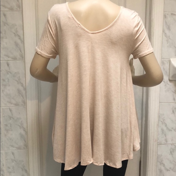 CREAMY PEACH SWING FLOW TOP! - Picture 7 of 9
